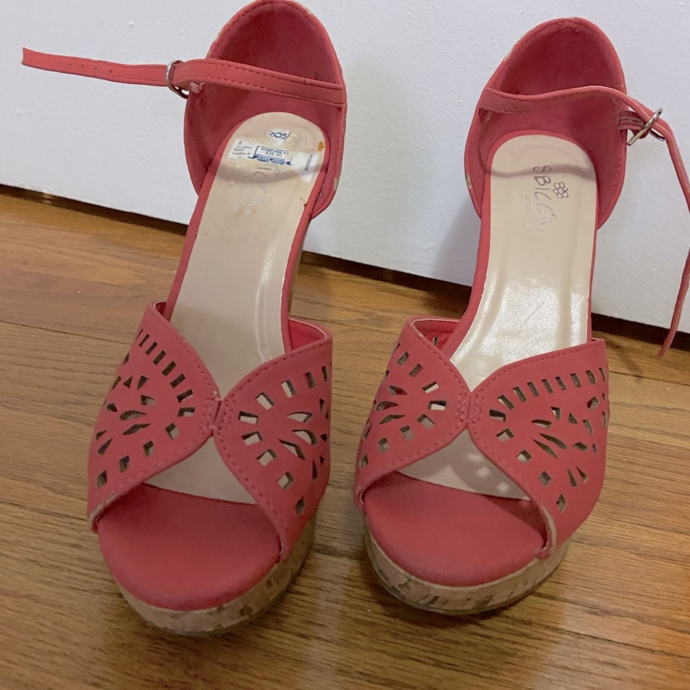 SOLD! Womens pink heels in size 7.5